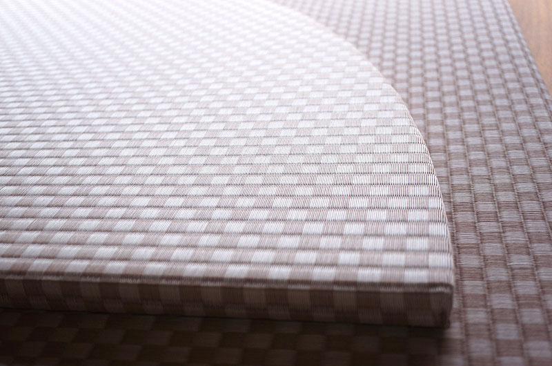 扇形に制作したユニット畳 セキスイ 美草 市松 ピンク畳の厚み3cm 