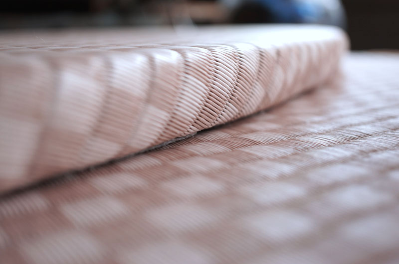 扇形に制作したユニット畳 セキスイ 美草 市松 ピンク畳の厚み3cm