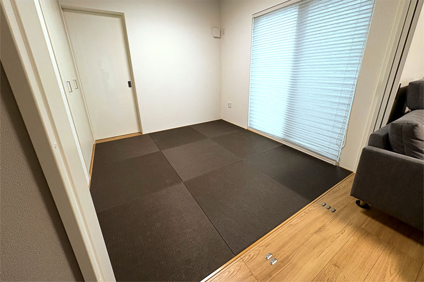 古い畳を新しい畳へ入れ替える